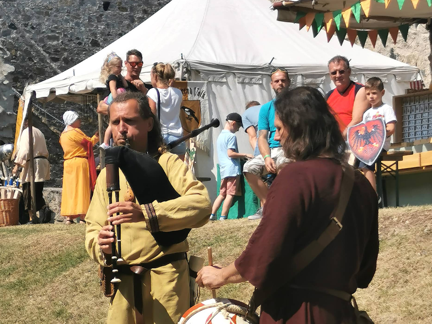 Perinhart & Knüppelknecht, Großes Ritterfest auf der Burguine Kirchschlag